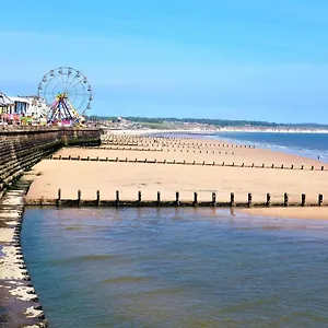 Sea View Lavish Sky Tv Whirlpool Bath Huge Balcony Newly Refurbished , Bridlington United Kingdom
