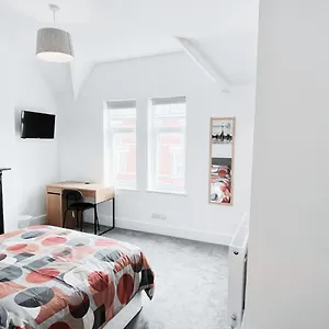  Apartment Large In Modern House Near